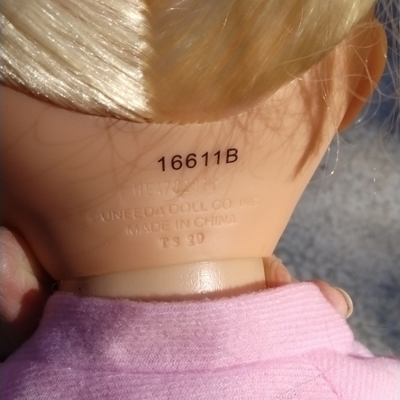 UNEEDA WISPY WALKER 27" WALKING DOLL - Blonde HAIR, Blue EYES - Picture 9 of 10